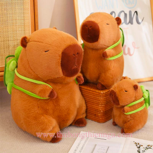 Gấu bông capybara đeo...